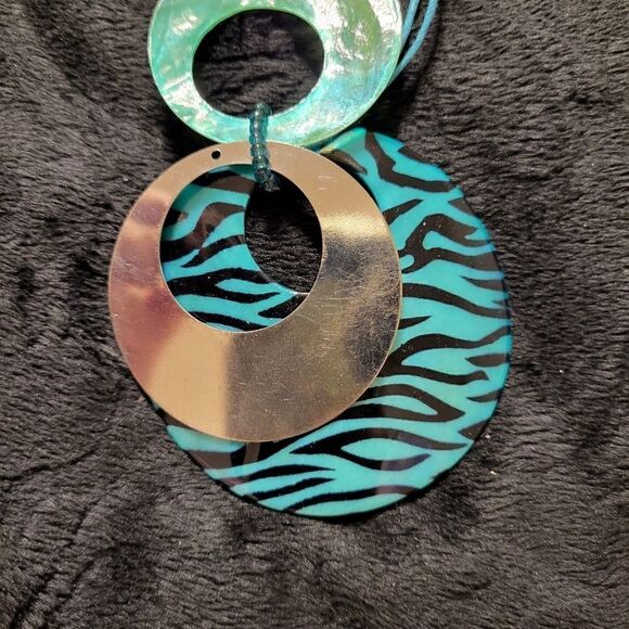 Beautiful necklace with multicolored shells - Picture 5 of 8